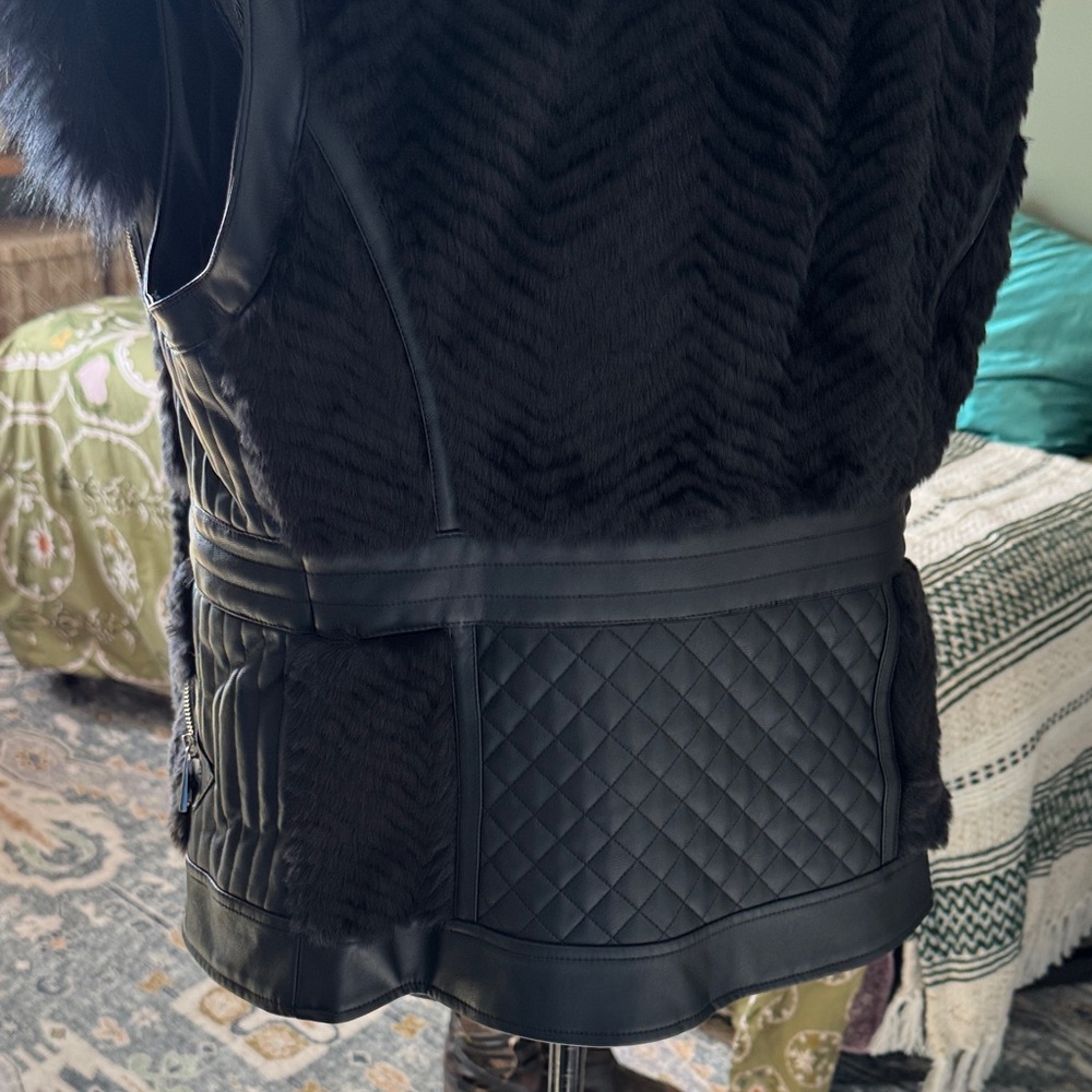 Guess Black Fur-Trimmed Women's Vest. - Picture 8 of 10
